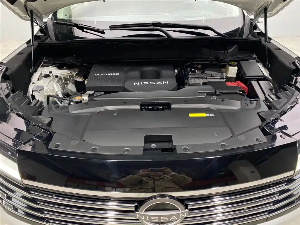 NISSAN EXPLORING THE LAND