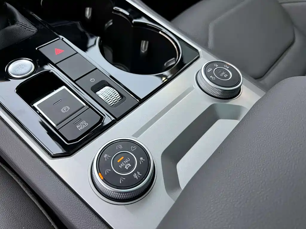 Volkswagen Touareg — миниатюра 12