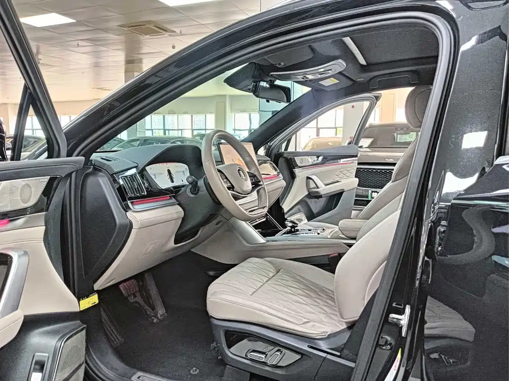 BYD Tang DM - фото 4
