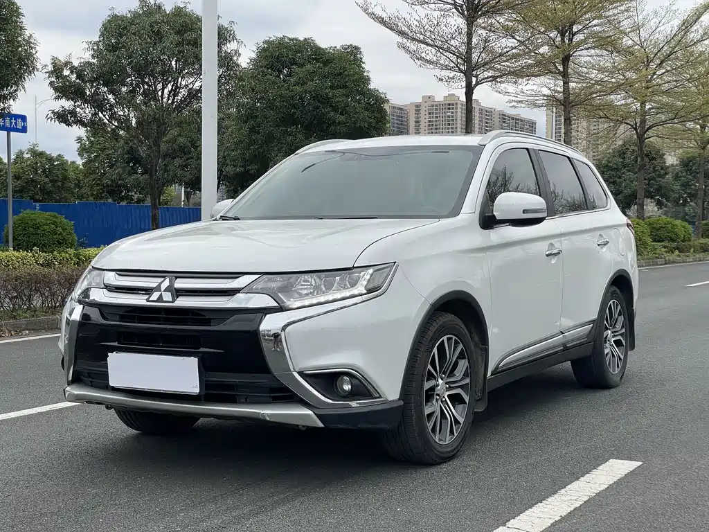 MITSUBISHI OUTLANDER