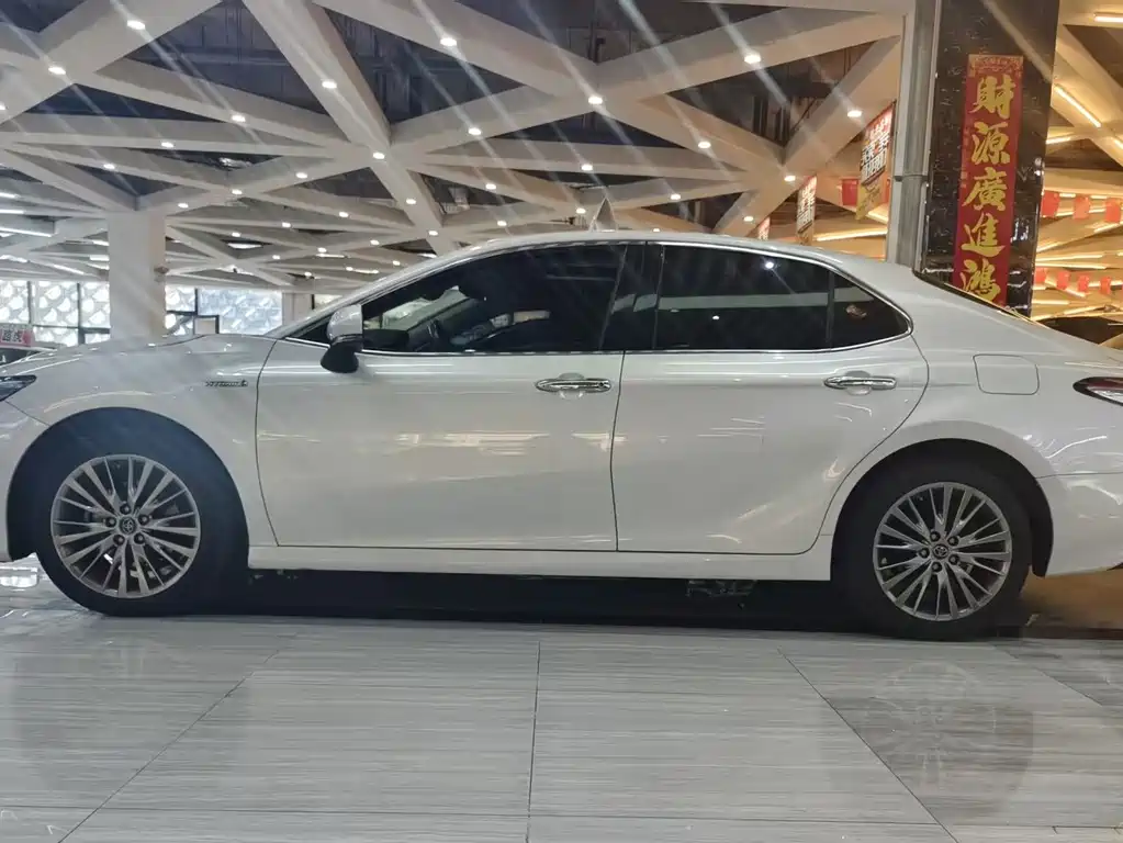 Toyota Camry — миниатюра 4