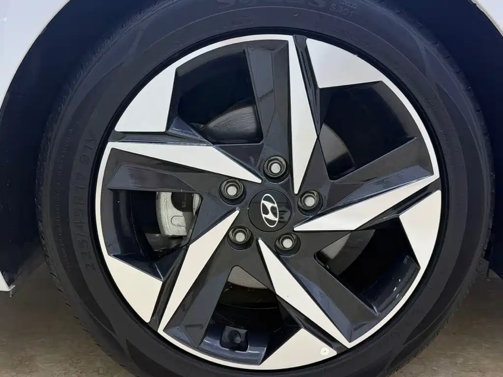 Hyundai Elantra — миниатюра 22