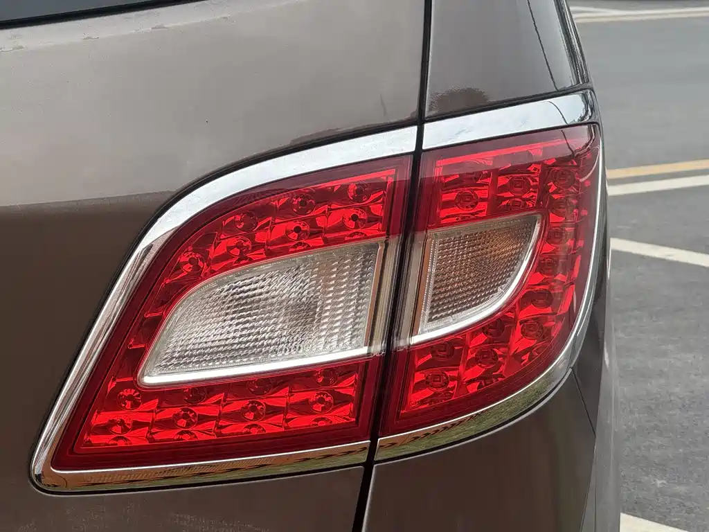 Buick GL8 2011 2.4L LT Luxury Executive