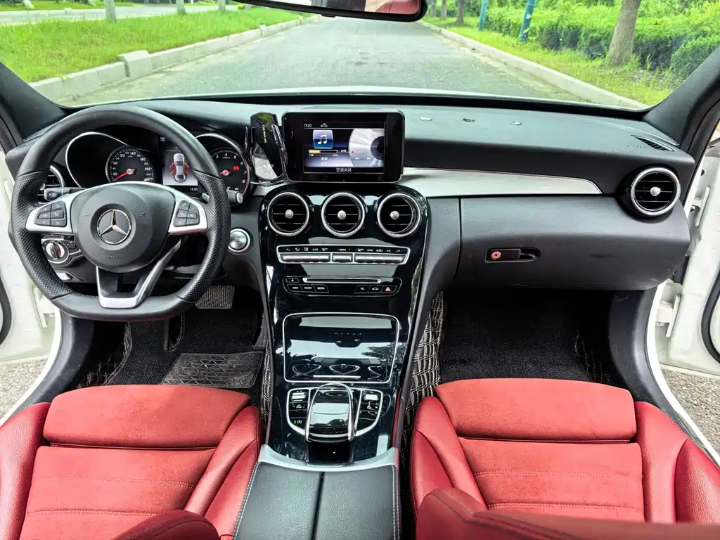 Mercedes-Benz C-Class — миниатюра 12