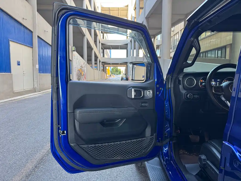Jeep Wrangler — миниатюра 10