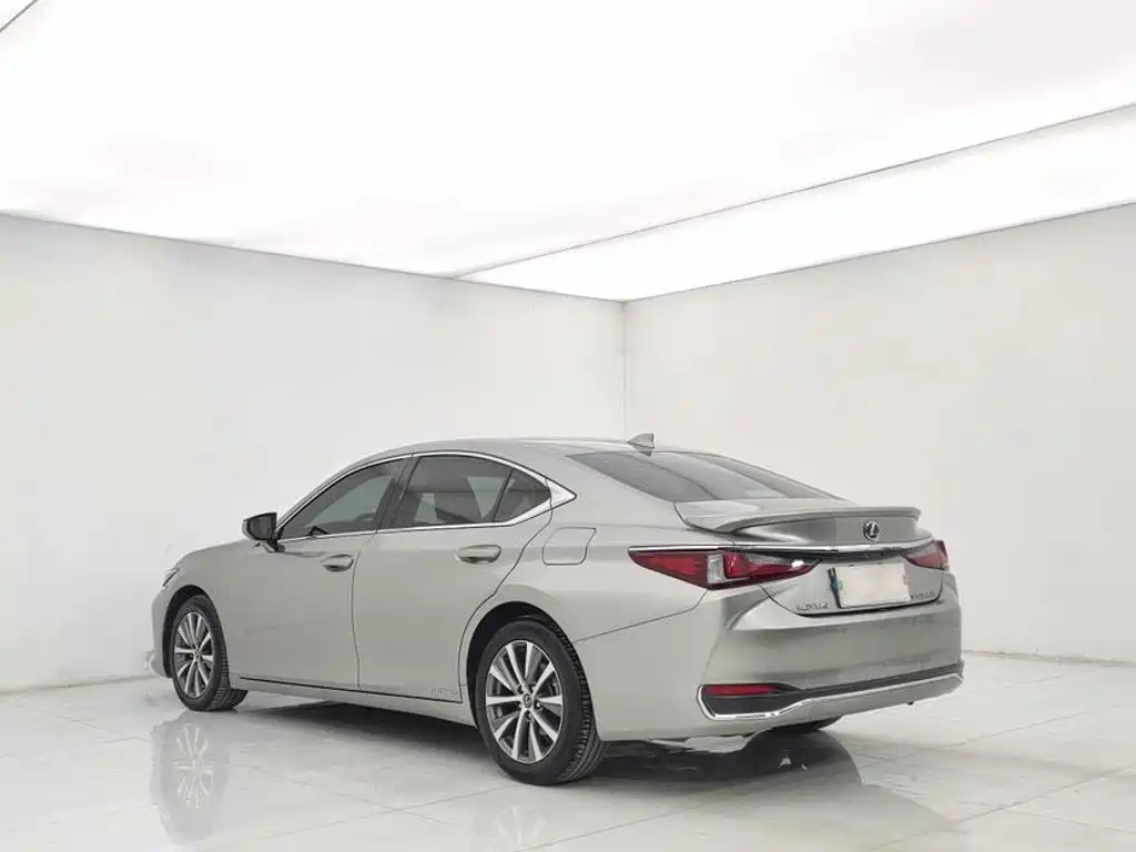 Lexus ES 2018 300h V