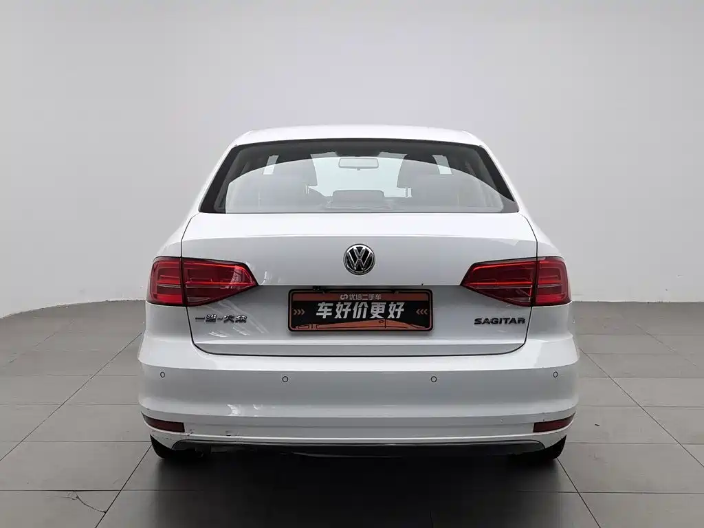 Volkswagen Sagitar 2015 1.6L MT Comfort