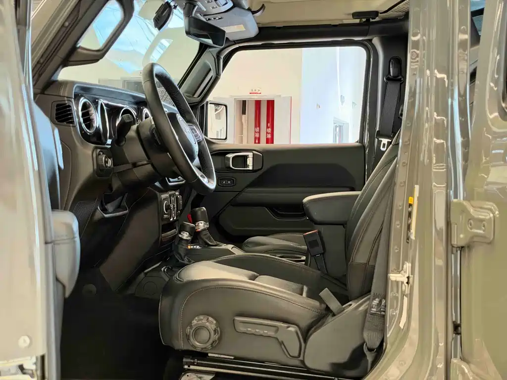 Jeep Wrangler — миниатюра 8