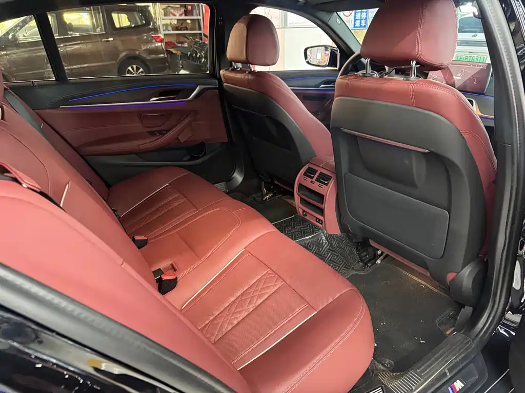 BMW 5 Series — миниатюра 8