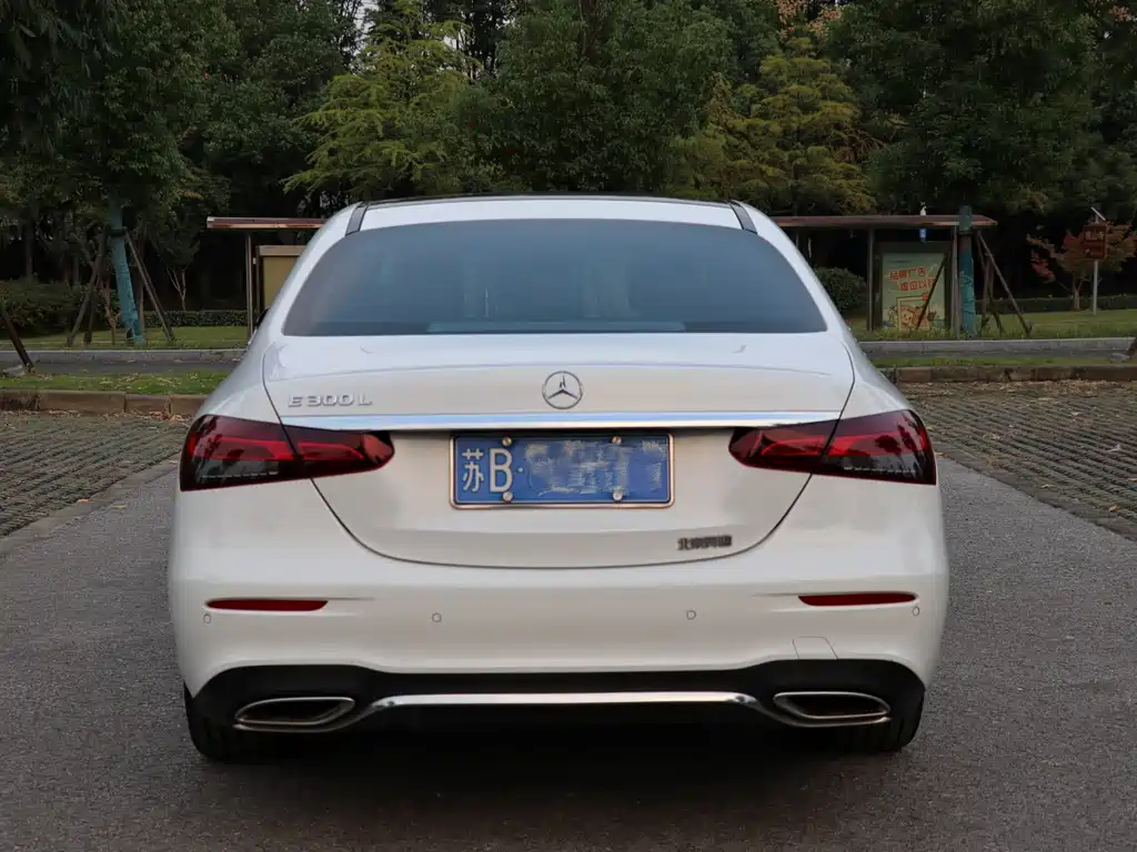 Mercedes-Benz E-Class — миниатюра 8