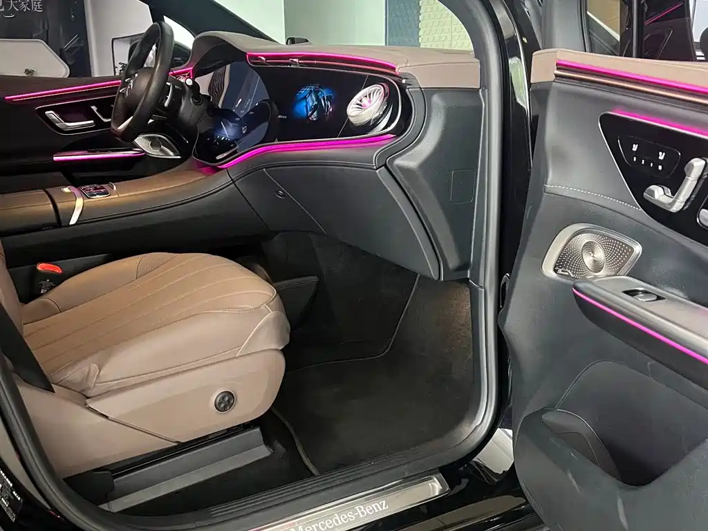 Mercedes-Benz EQE SUV — миниатюра 15