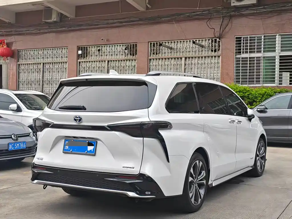 Toyota Granvia 2023 2.5L Luxury PLUS