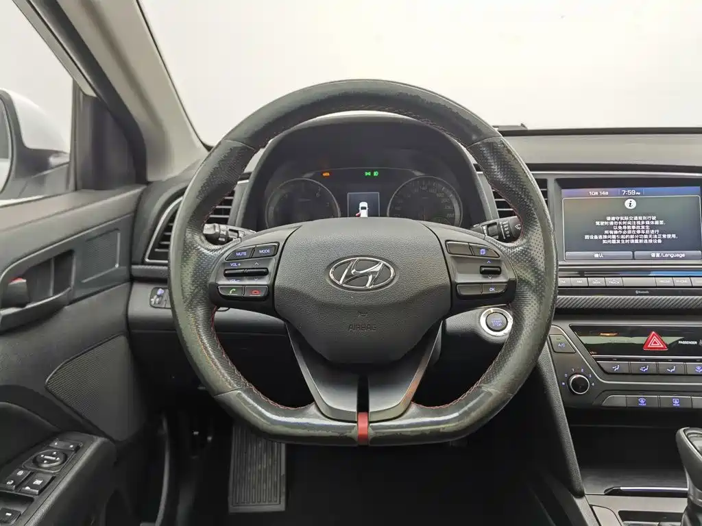 Hyundai Elantra — миниатюра 11