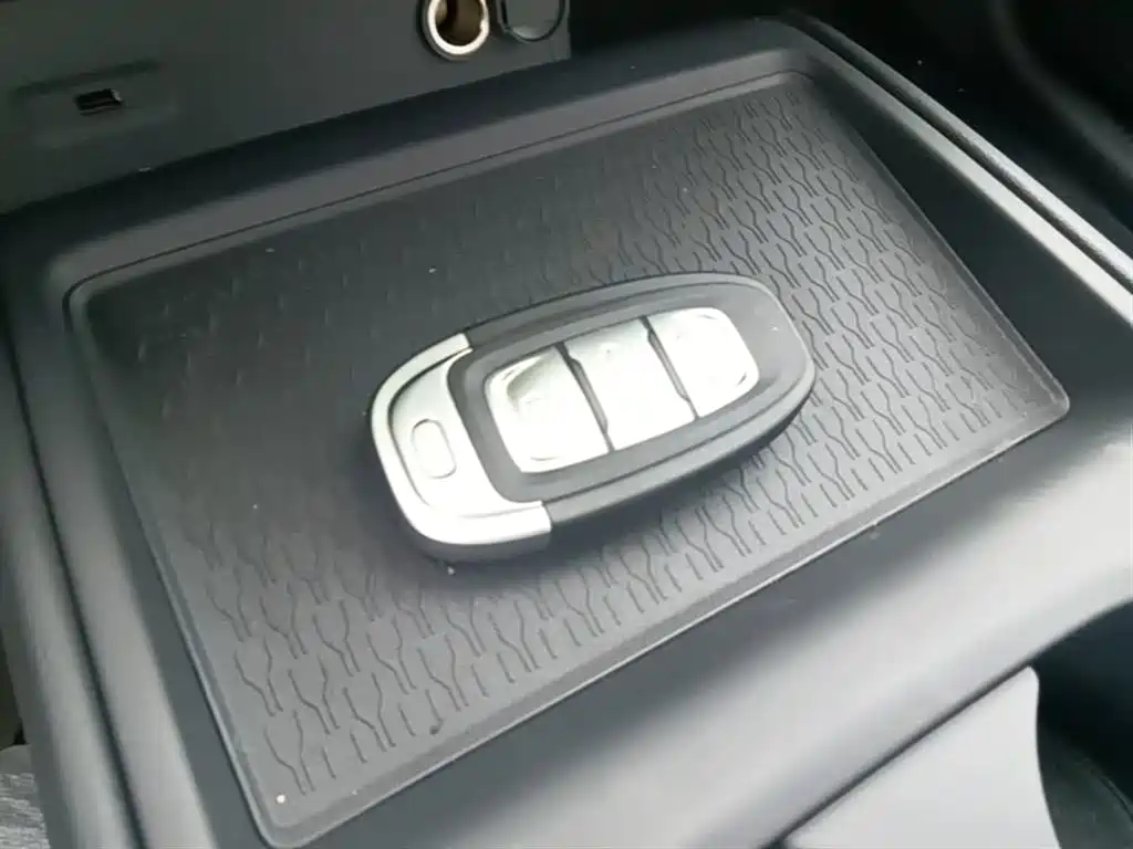 Hongqi E-QM5 2025 610km PLUS