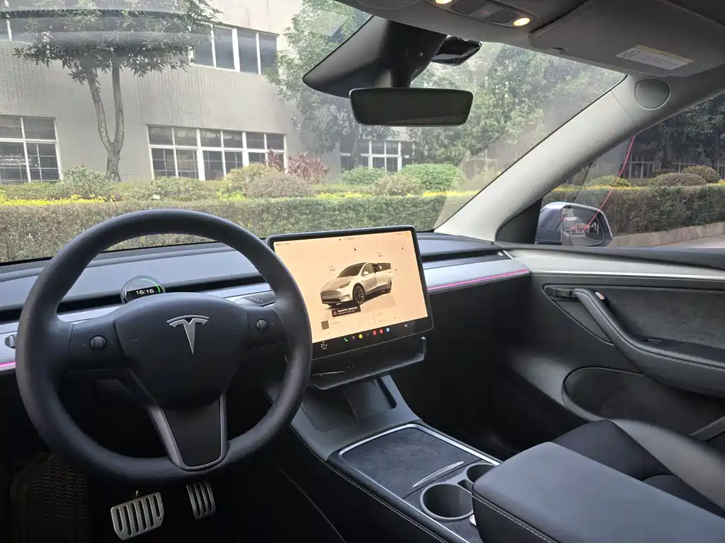 Tesla Model Y — фотографии объявления, Фото 12