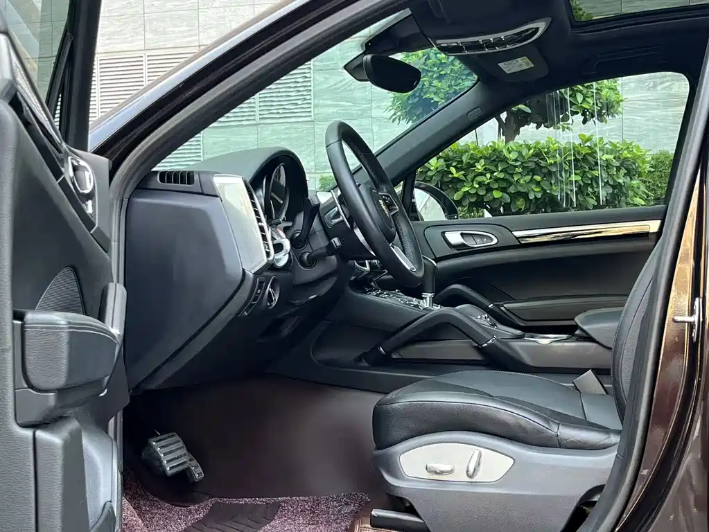 Porsche Cayenne — миниатюра 8