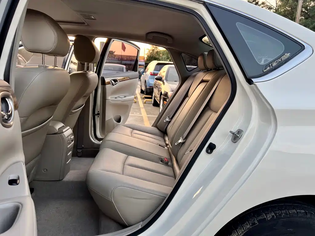 Nissan Sylphy 2014 1.6XV CVT Premium