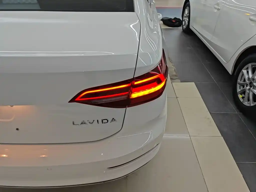 Volkswagen Lavida — миниатюра 8