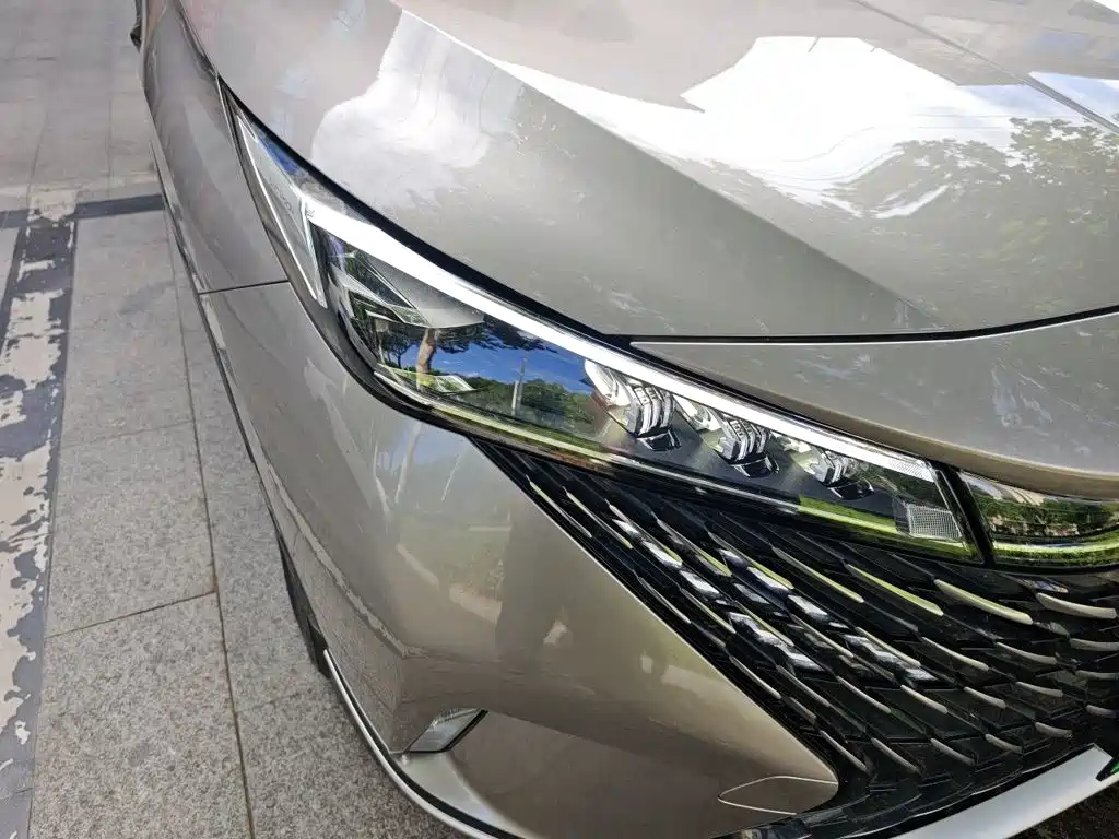 Roewe RX5 New Energy — миниатюра 7