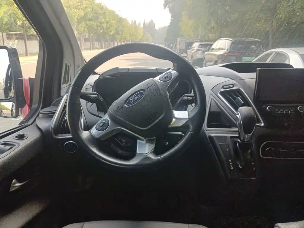 Ford Tourneo — миниатюра 11