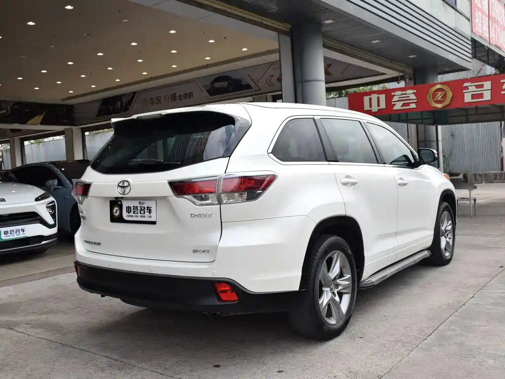 TOYOTA HIGHLANDER