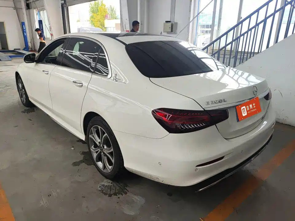 Mercedes-Benz E-Class — миниатюра 3