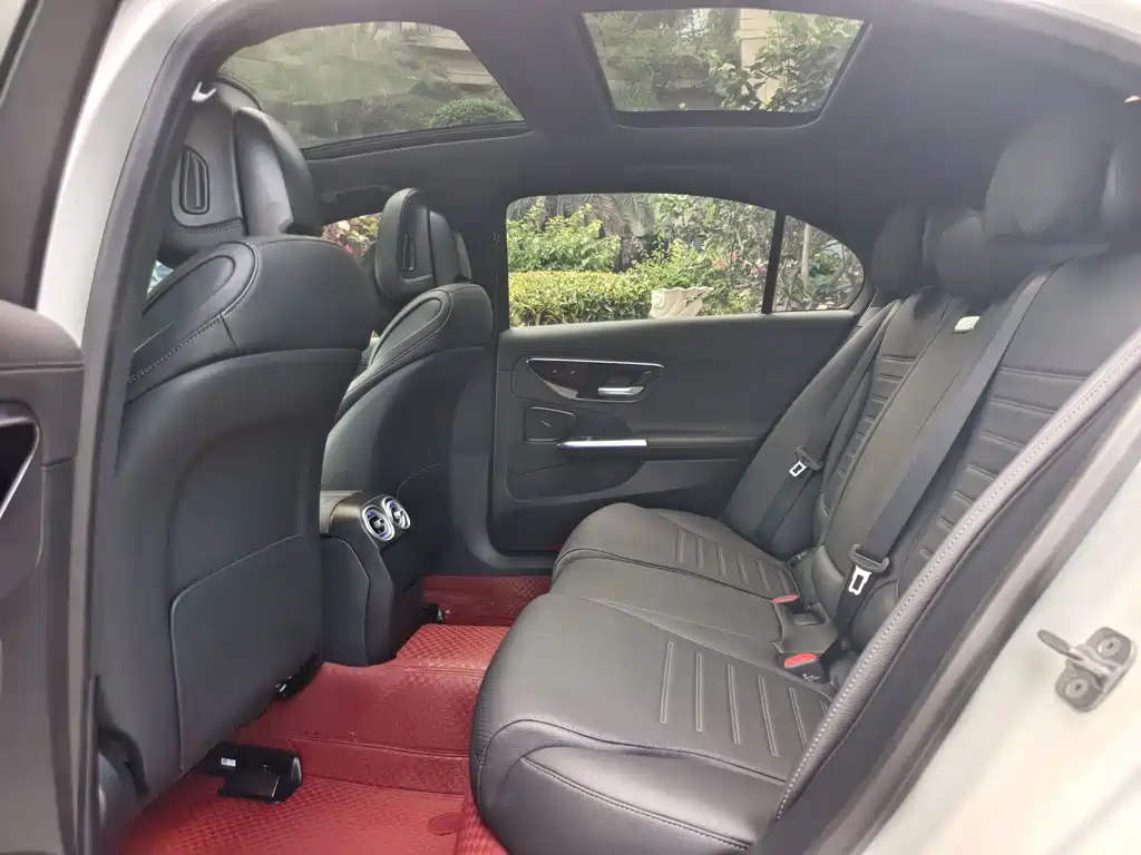 Mercedes-Benz C-Class — миниатюра 10