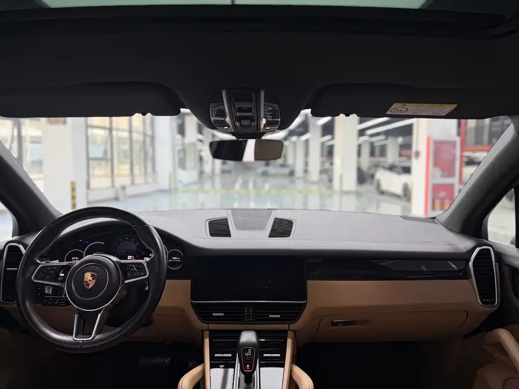 Porsche Cayenne — миниатюра 7