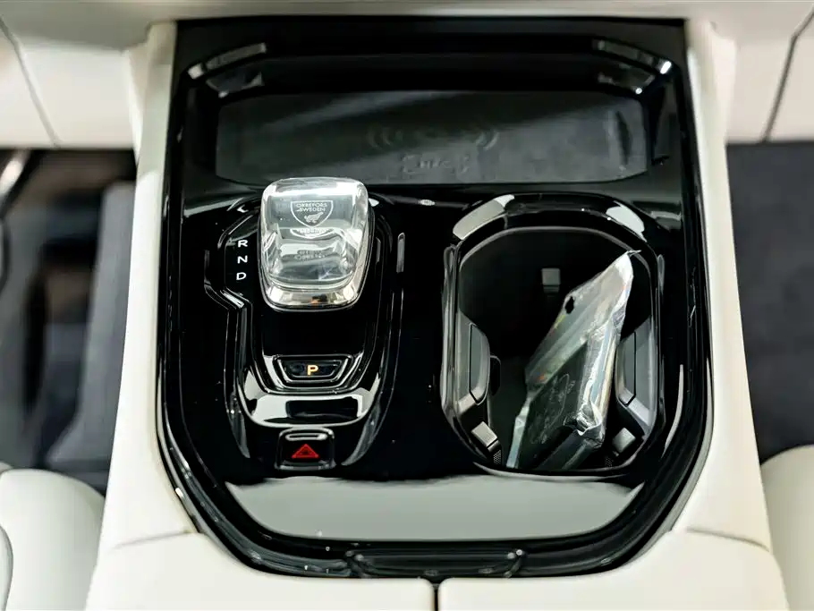 Volvo EM90 — миниатюра 16
