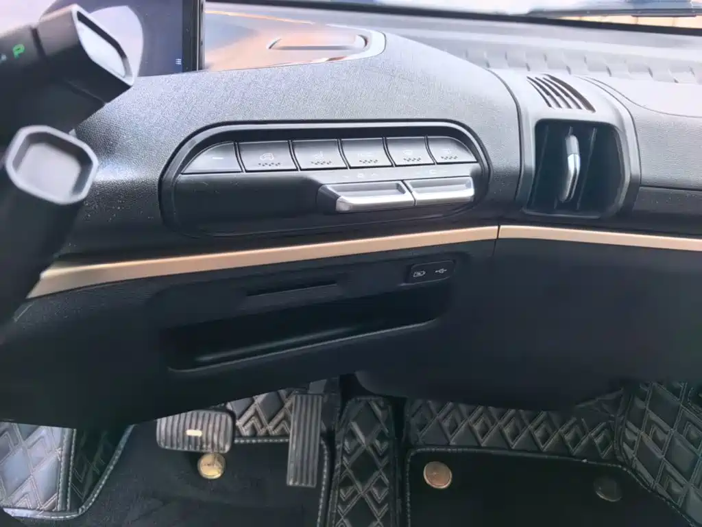 Baojun KiWi EV — миниатюра 13