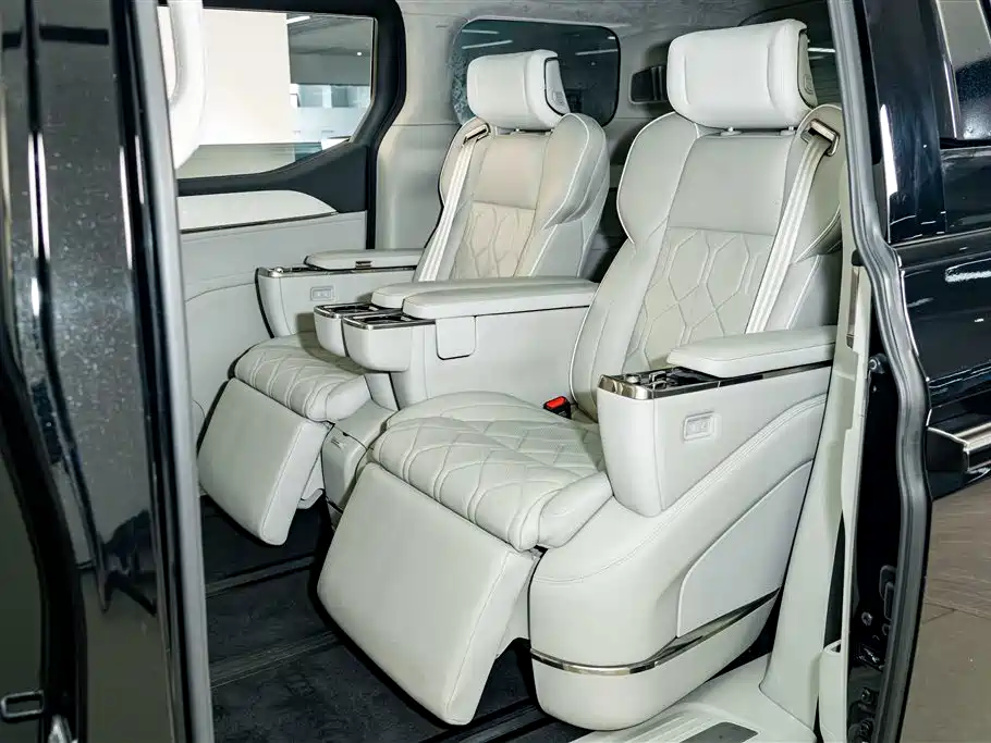 Volvo EM90 — миниатюра 21