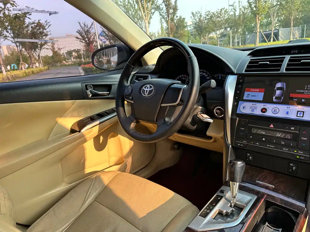 Toyota Camry — миниатюра 12