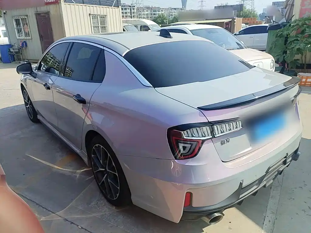 Lynk & Co 03 — миниатюра 5