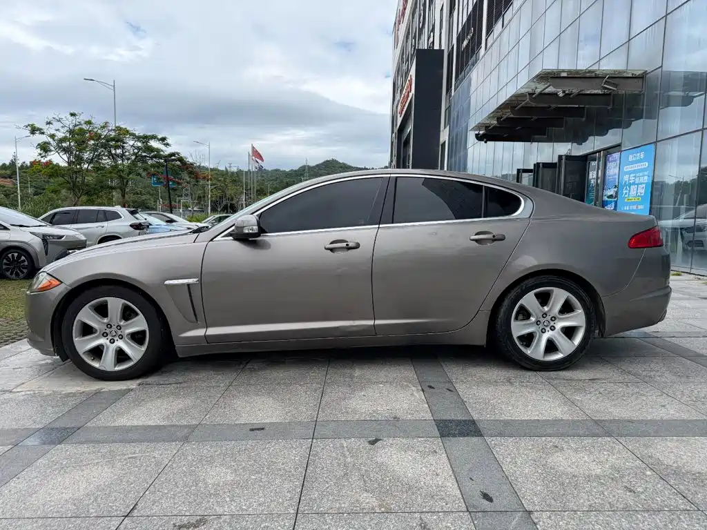 Jaguar XF — миниатюра 3