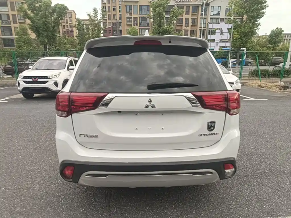 Mitsubishi Outlander — миниатюра 6