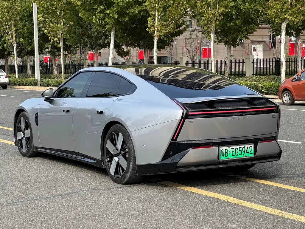 XPeng P7 — миниатюра 9