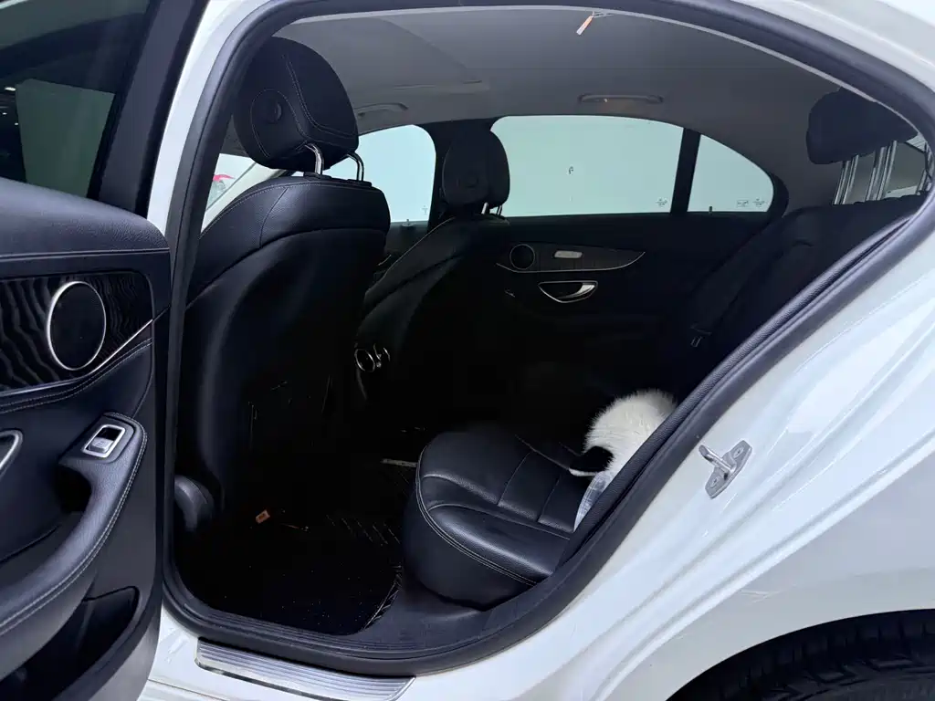 Mercedes-Benz C-Class — миниатюра 7