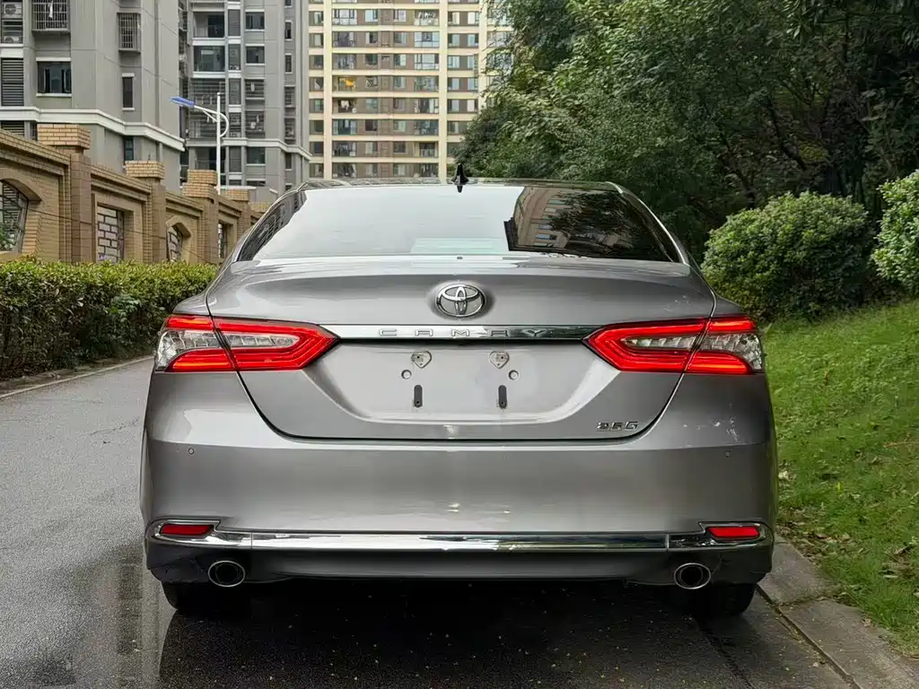 Toyota Camry — миниатюра 5