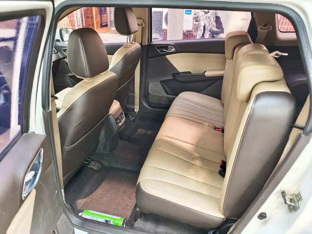 Baojun 310W — миниатюра 5