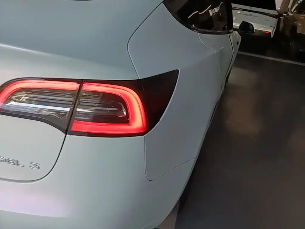 Tesla Model 3 — миниатюра 8