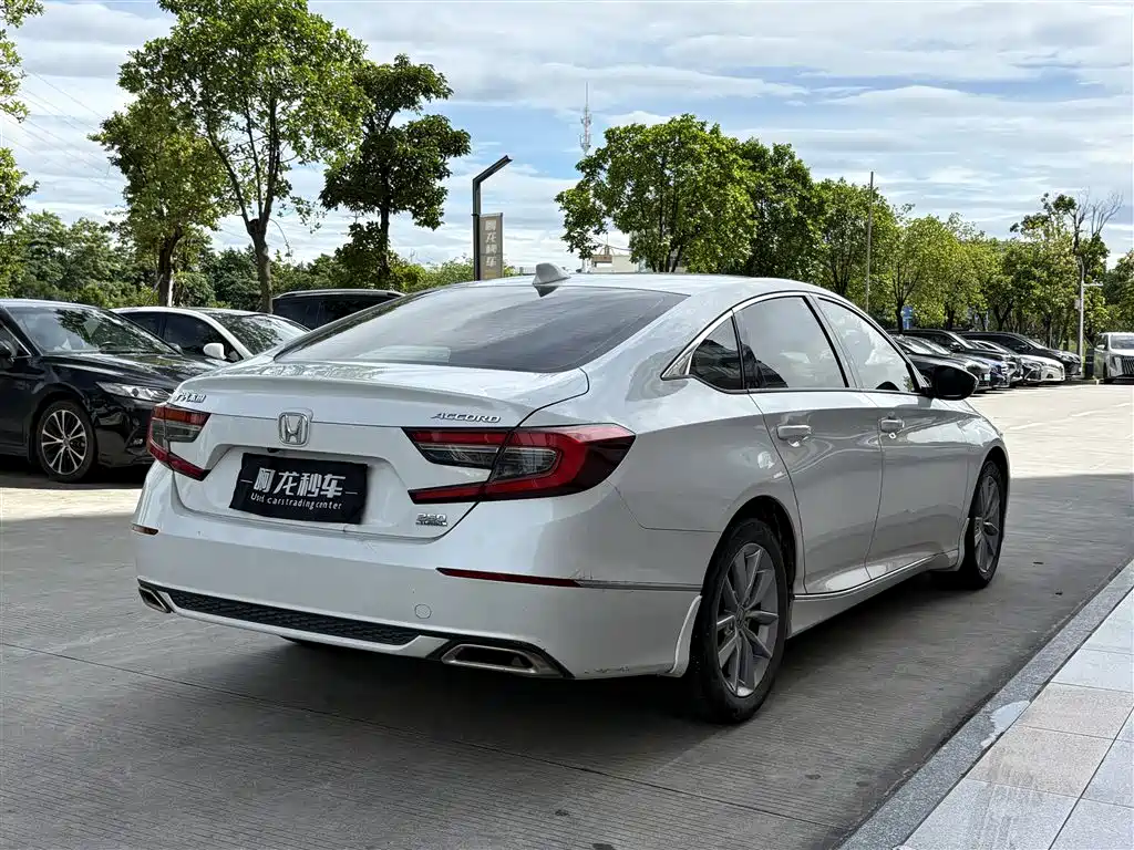 Honda Accord — миниатюра 9