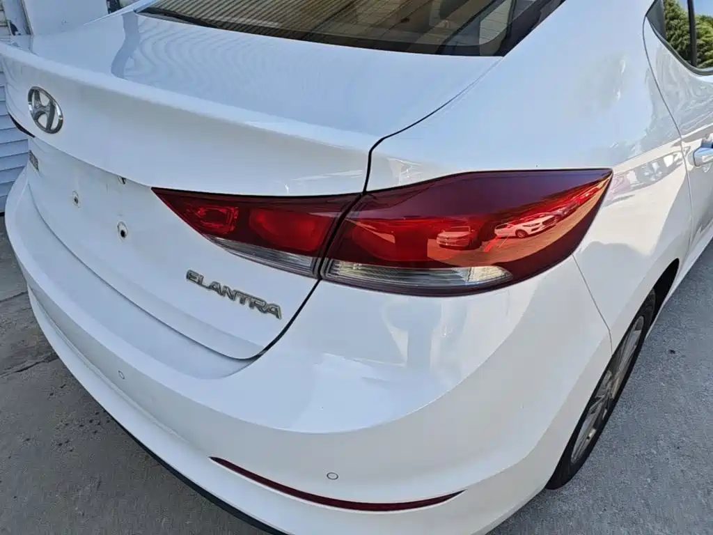 Hyundai Elantra — миниатюра 8
