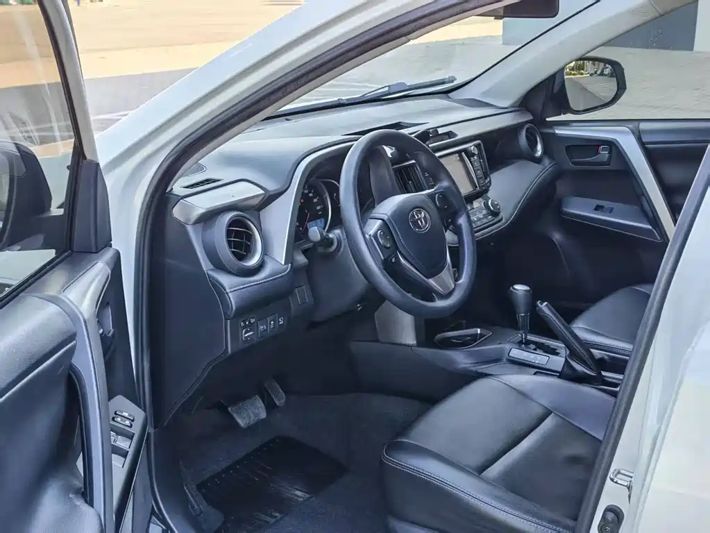 Toyota RAV4 — миниатюра 6