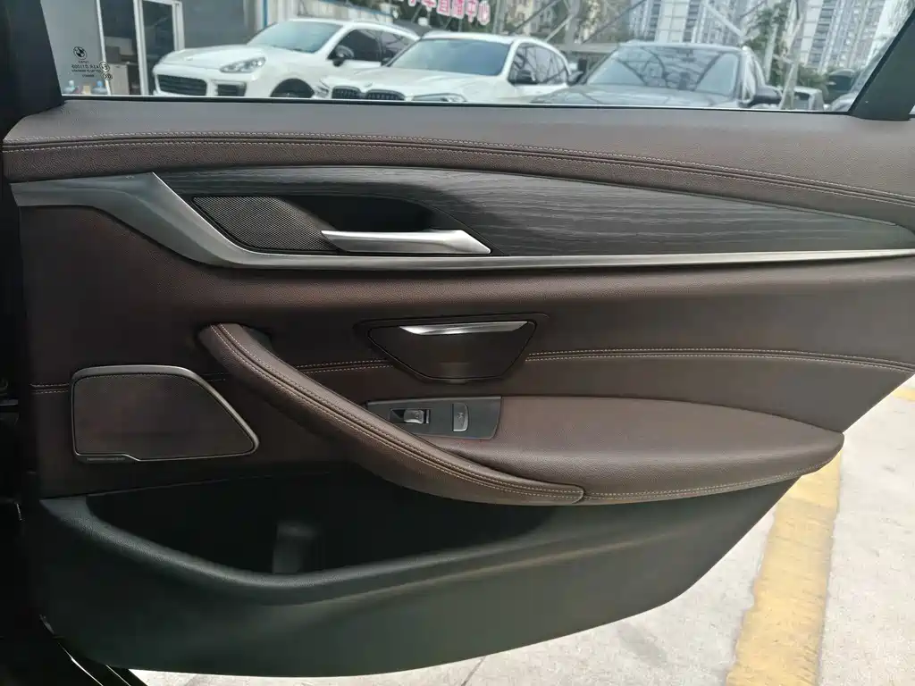 BMW 5 Series — миниатюра 22