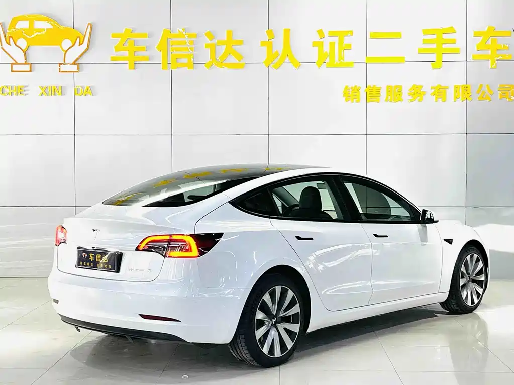 Tesla Model 3 — миниатюра 2