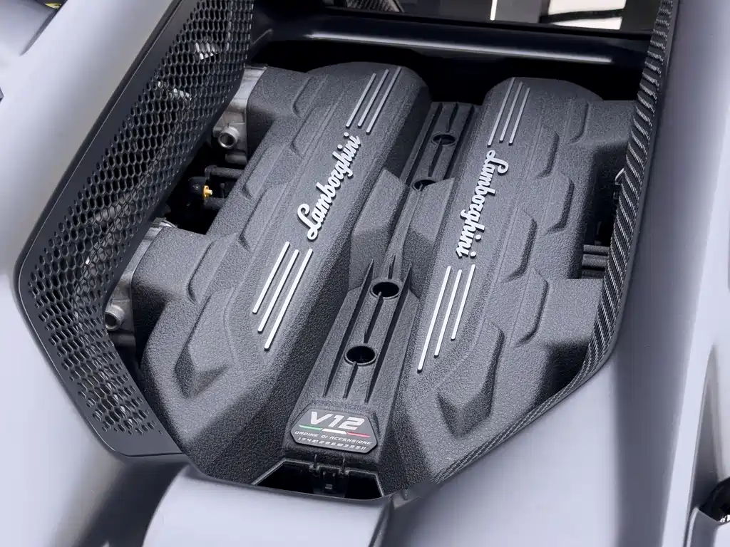 Lamborghini Revuelto — миниатюра 35