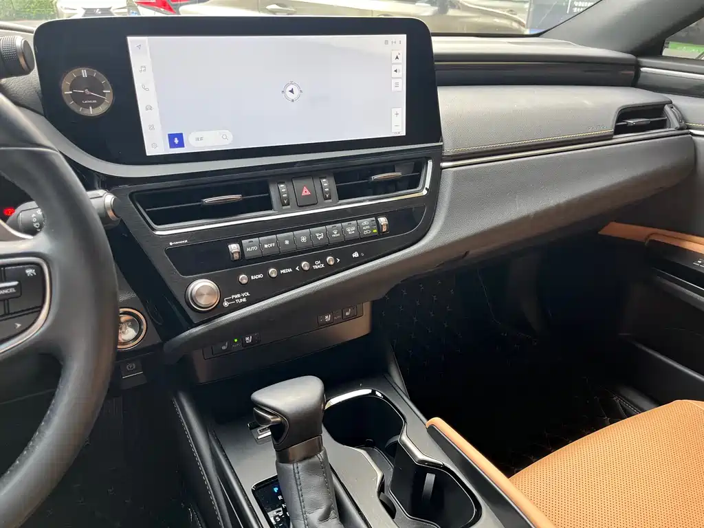 Lexus ES — миниатюра 14