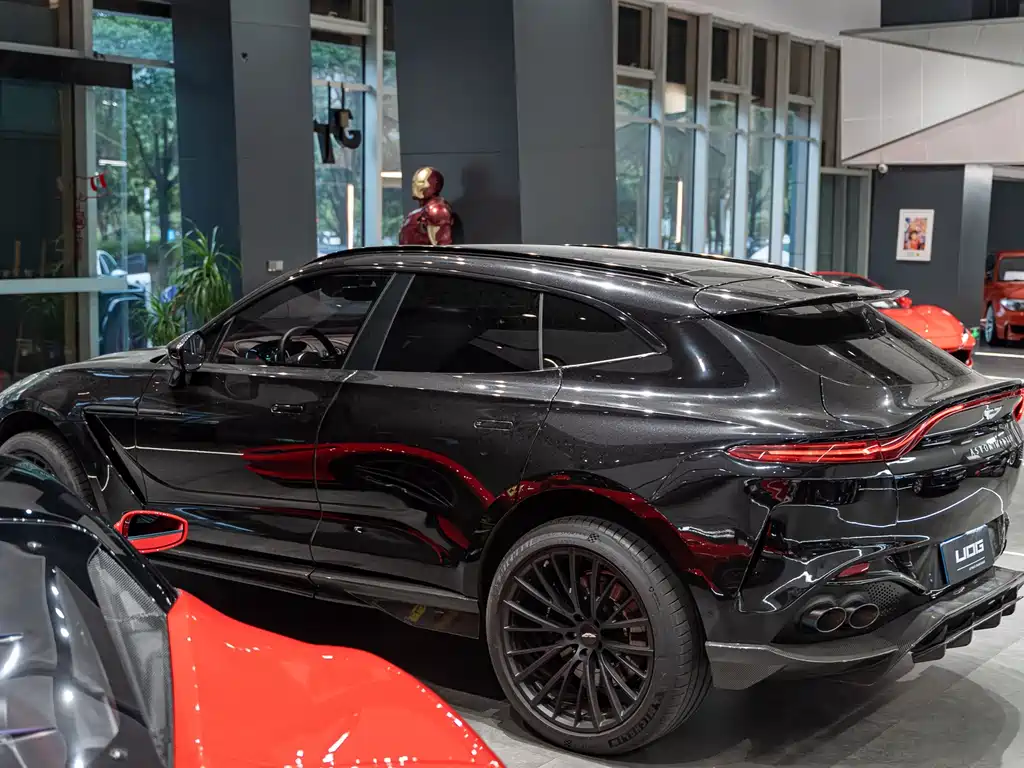ASTON MARTIN DBX