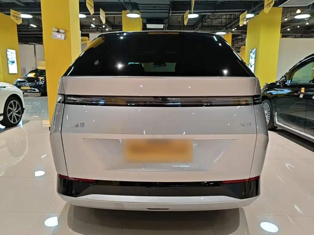 XPeng X9 — миниатюра 6
