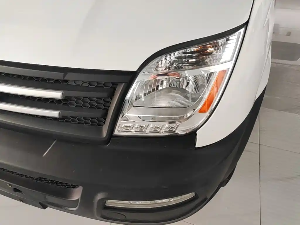 MAXUS V80 — миниатюра 24
